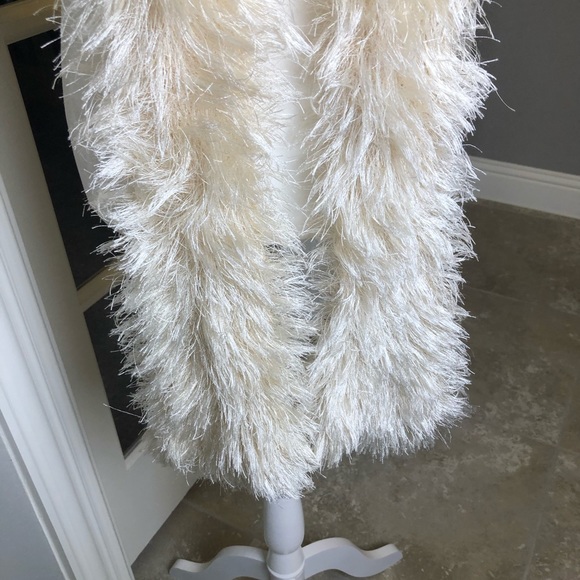 Like New Fun Scarf - Picture 4 of 4